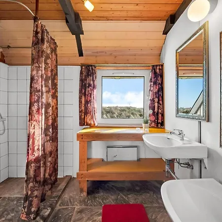 Kurt - 75m From The Sea By Interhome
